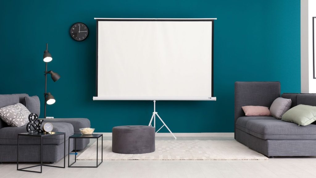 How to Clean a Projector Screen